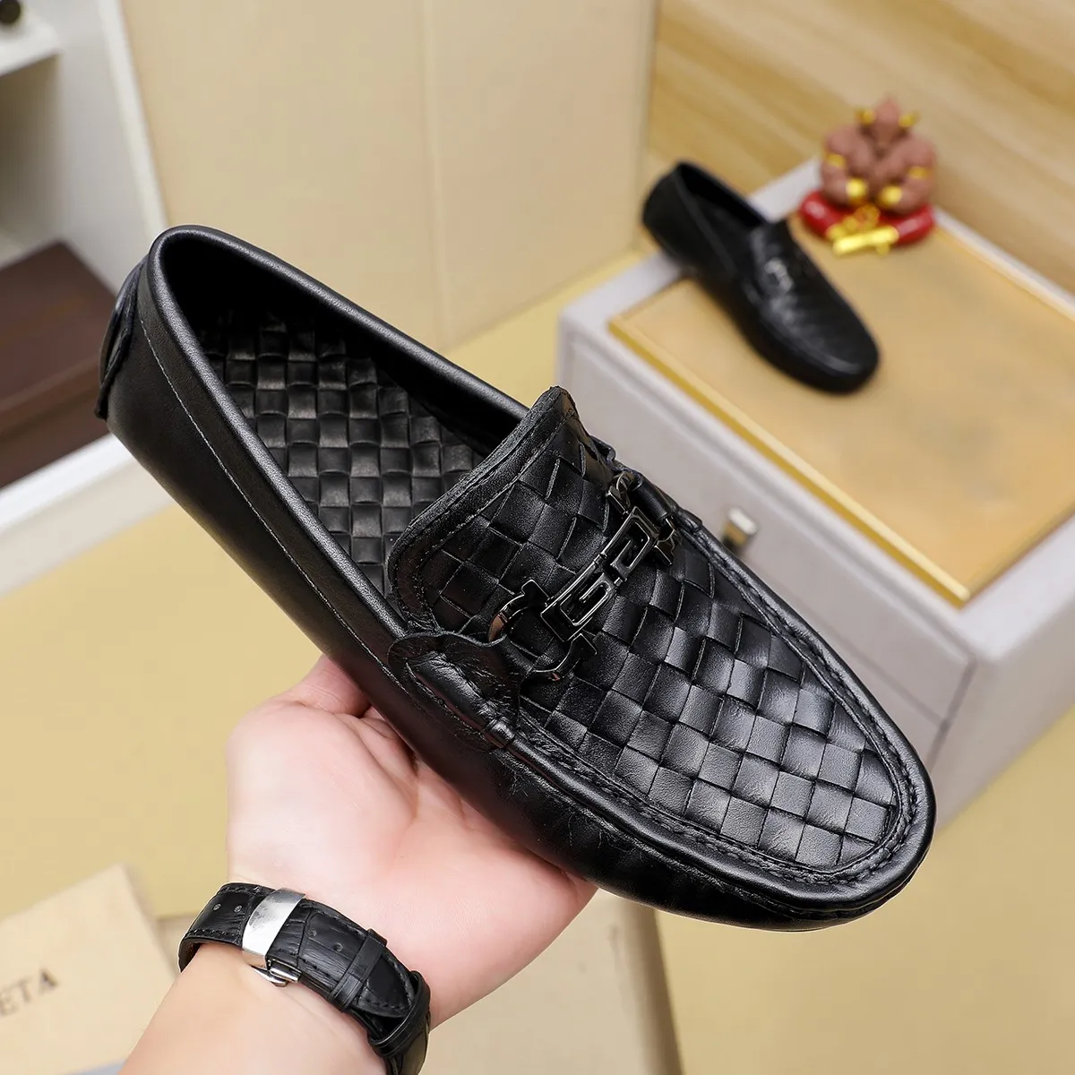 Men's shoes 💰360 [BV] 👟👟 Italian luxury brand Made with imported cowhide technology to highlight high-end men's taste of light luxury life [color] [color] Masters with ten years of manual experience create classic weaving 🌴 The inner top layer 🐷 lining 💯😘 The top quality inherits the brand craftsmanship! Black, size 38-45…